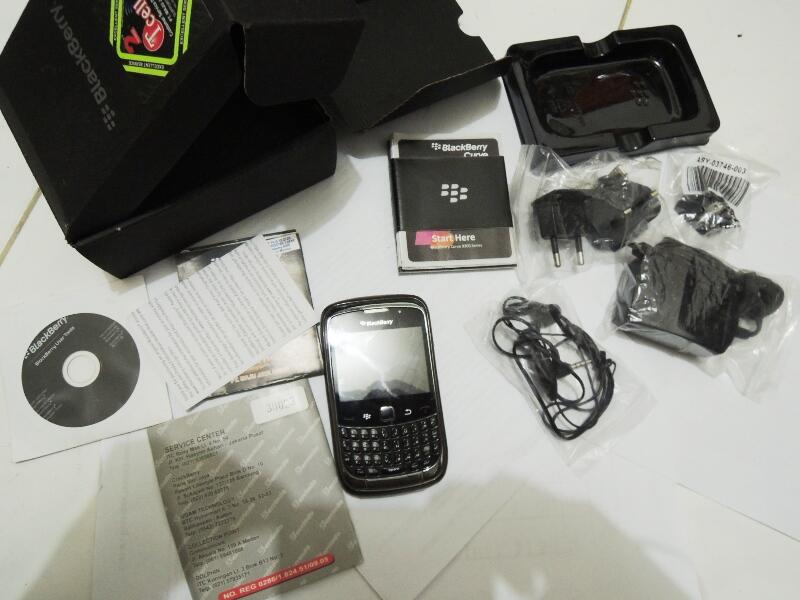 Garage Sale ! Blackberry Curve 3G 9300 Murah Apa Adanya dan Santai