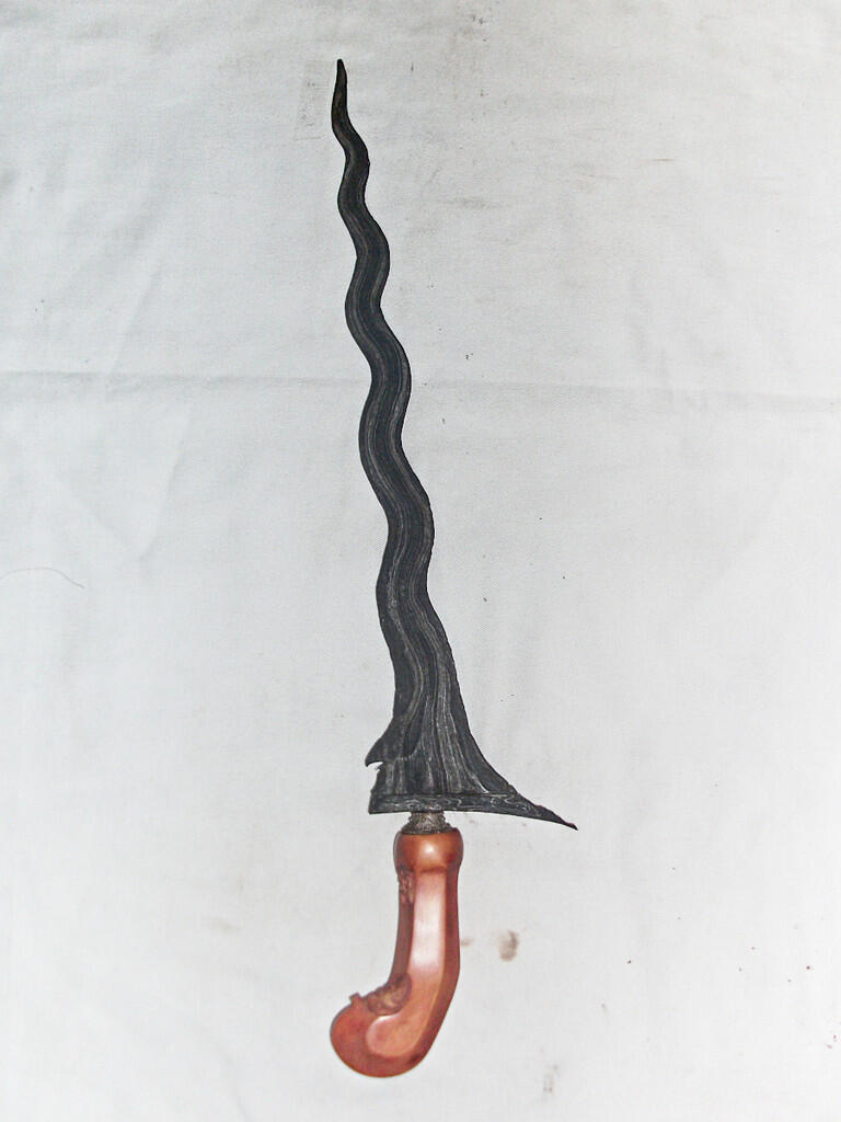 KERIS SEPUH CARITA GENENGAN JUNJUNG DERAJAT MATARAM