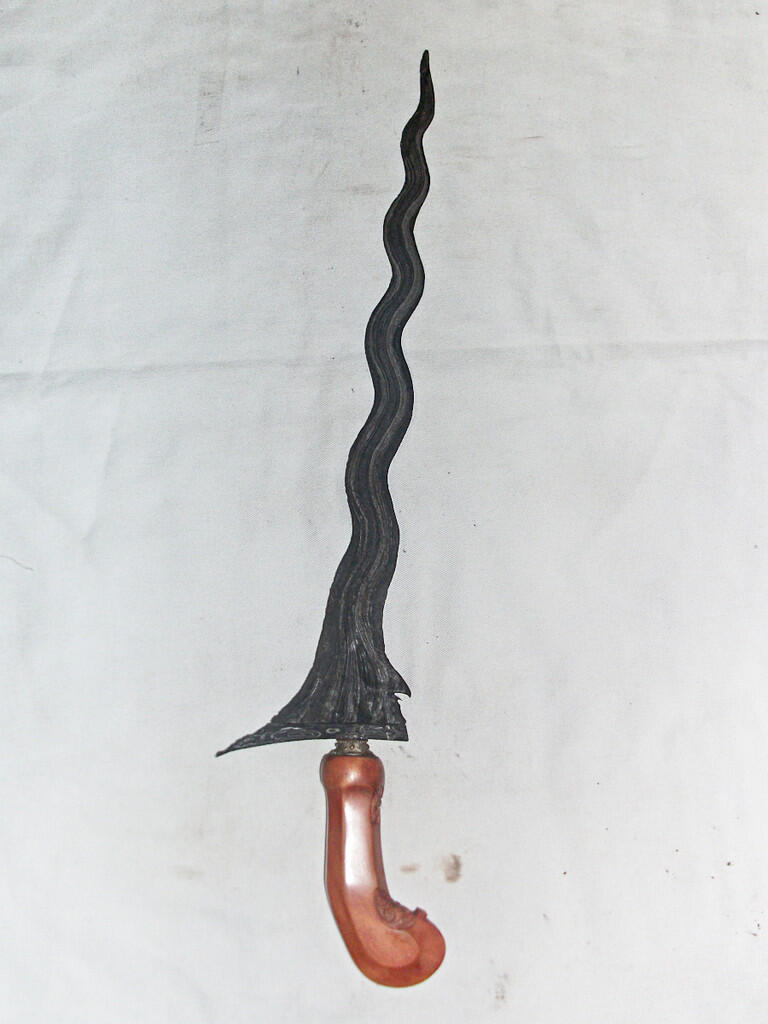 KERIS SEPUH CARITA GENENGAN JUNJUNG DERAJAT MATARAM