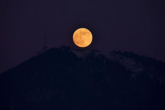 14 Foto Bulan yang Belum Pernah Agan Lihat Sebelumnya