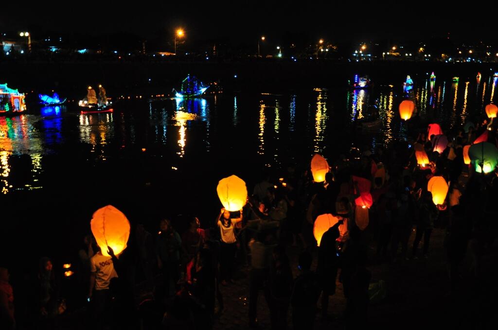 FOTO-FOTO FESTIVAL 5000 LAMPION SEMARANG 17 MEI 2014