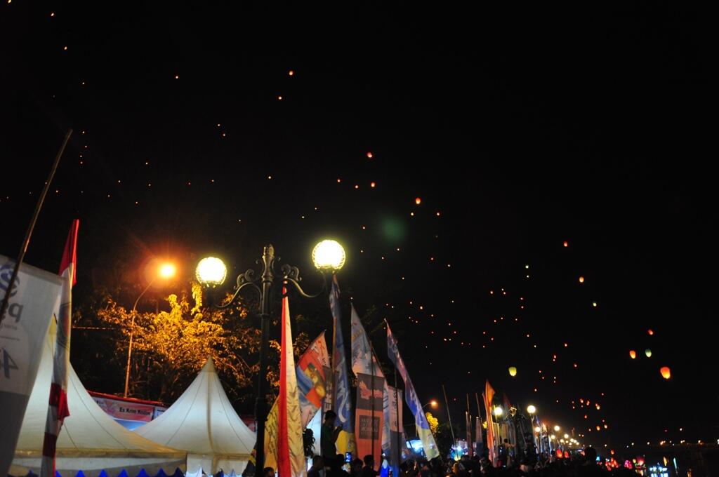 FOTO-FOTO FESTIVAL 5000 LAMPION SEMARANG 17 MEI 2014