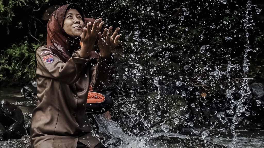 {Share} Segi Tiga Emas Photography