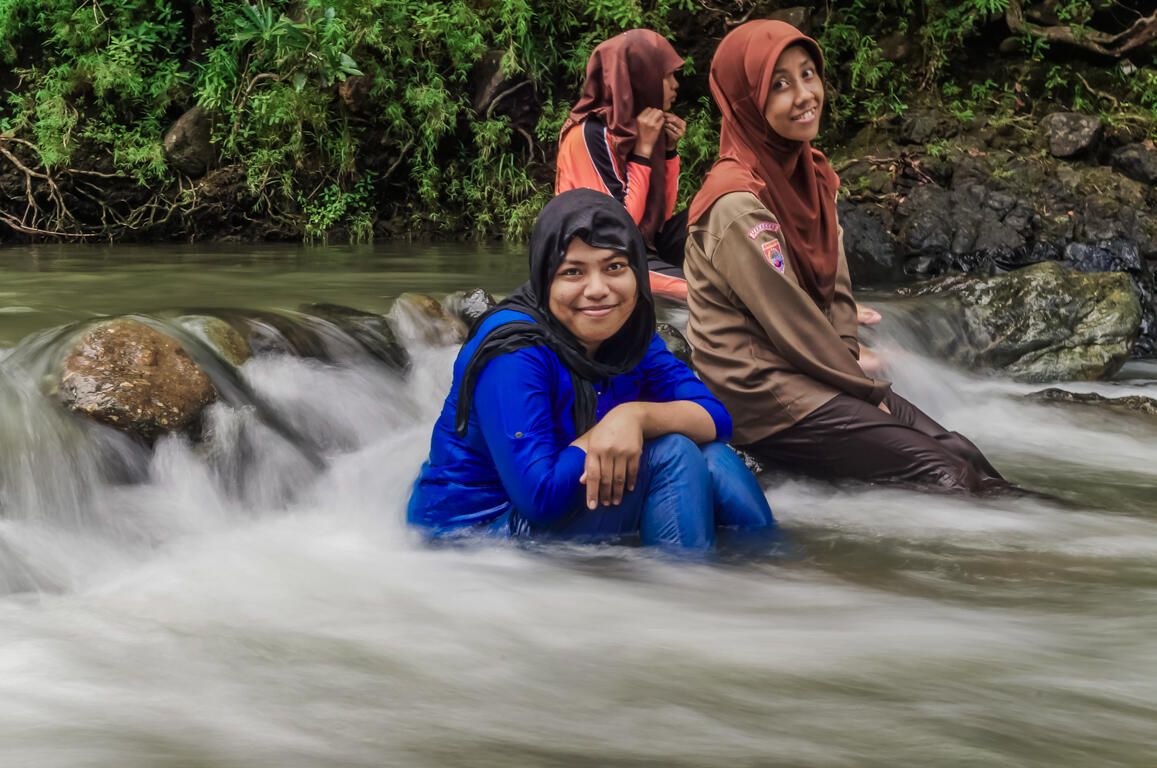 {Share} Segi Tiga Emas Photography