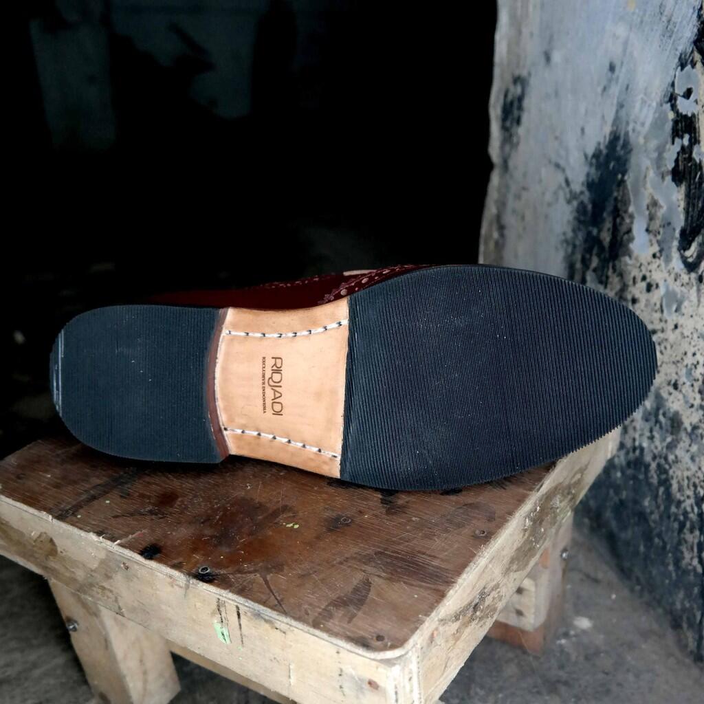 Meskipun cuma Tukang Sepatu, Saya BANGGA Gan hehe