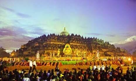 Indahnya Langit Borobudur Saat Festival Lampion Waisak 2558 Gan 
