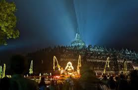 Indahnya Langit Borobudur Saat Festival Lampion Waisak 2558 Gan 