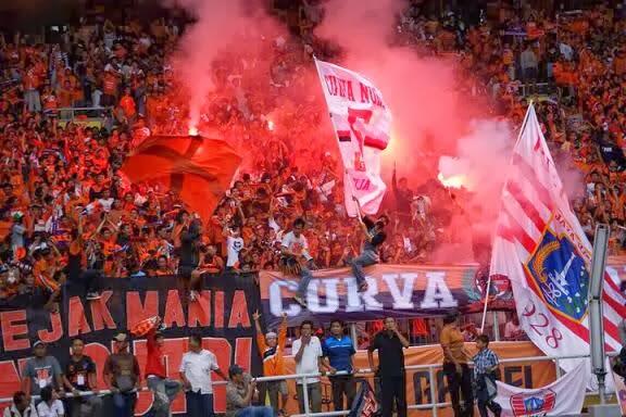 Ultras, fenomena suporter sepakbola yang menjadi tren di Indonesia saat ini