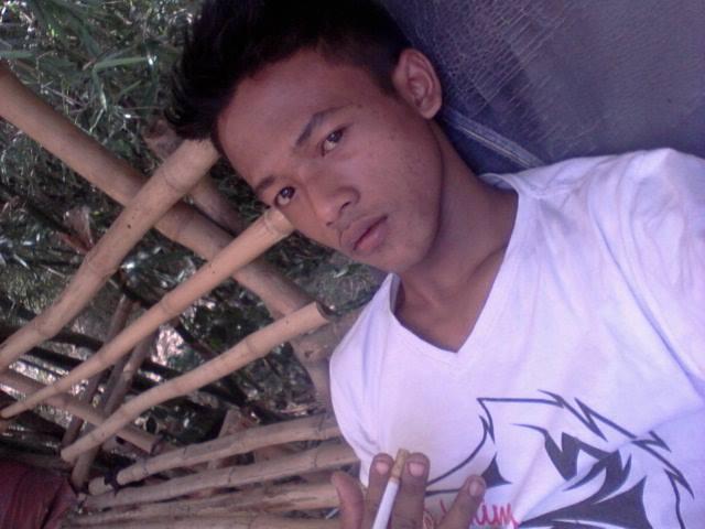 Selfie Menakjubkan orang menengah ke bawah :1thumbup
