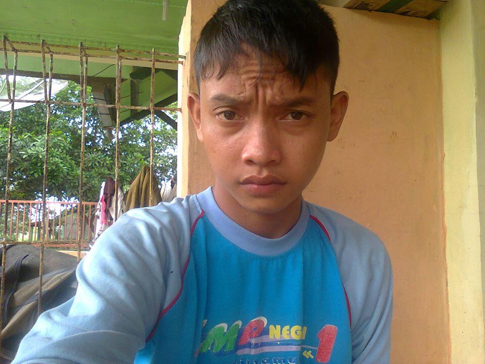 Selfie Menakjubkan orang menengah ke bawah :1thumbup