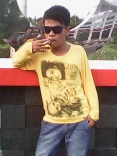 Selfie Menakjubkan orang menengah ke bawah :1thumbup