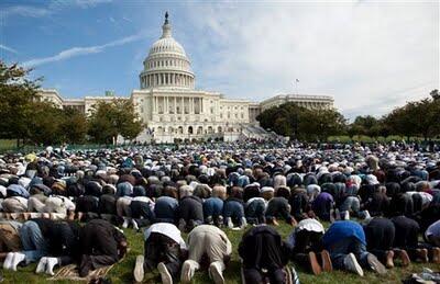 Kumpulan Foto Shalat yang menyentuh hati (mereka saja bisa, kenapa kita tidak?)