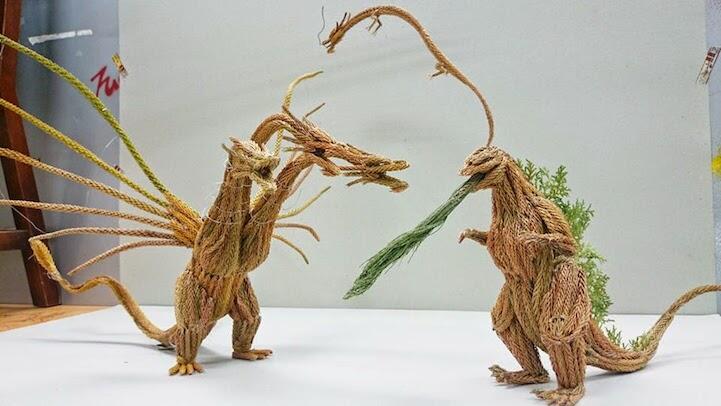 Kreasi Godzilla dari bagian pohon cemara - Tampak kren &amp; garang
