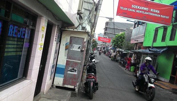Unjuk Rasa Penolakan Ditutupnya Lokalisasi Dolly Surabaya