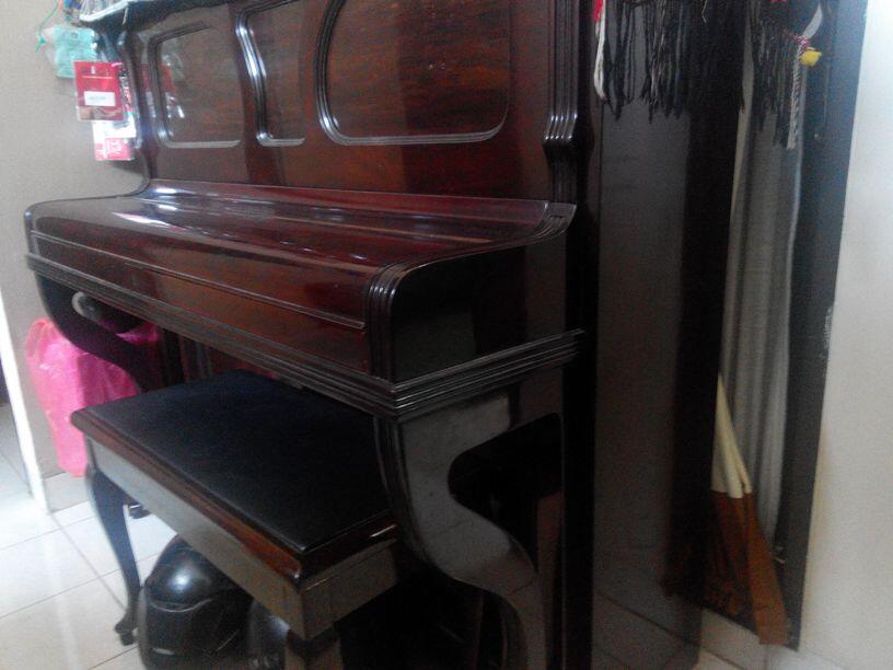 Piano Klasik Antik Naessence