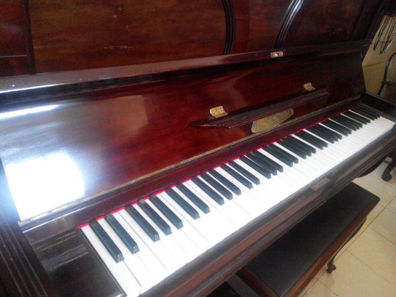 Piano Klasik Antik Naessence