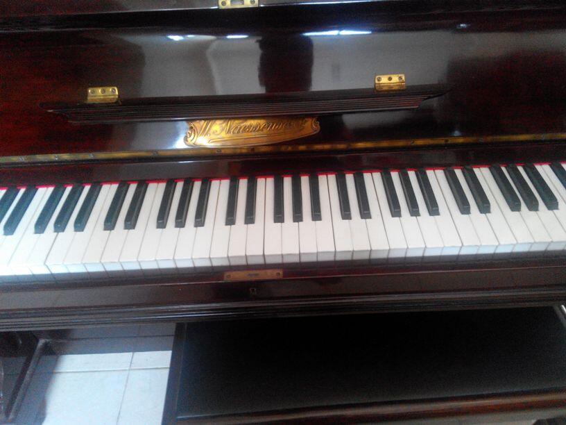 Piano Klasik Antik Naessence