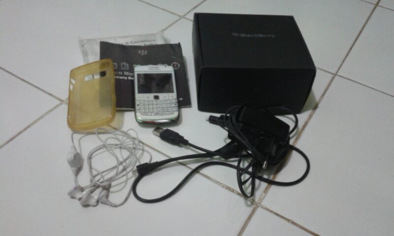 dijual blackberry onyx2 9780 eks garansi TAM