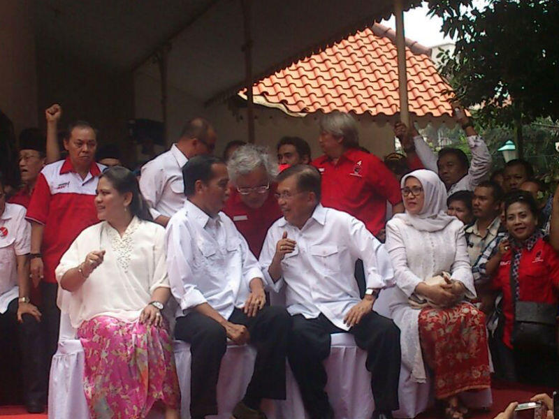 &#91;Perbedaan Sangat Mencolok&#93; JKW - JK Deklarasi Di Gedung Joang 45 Prabowo Di Polonia
