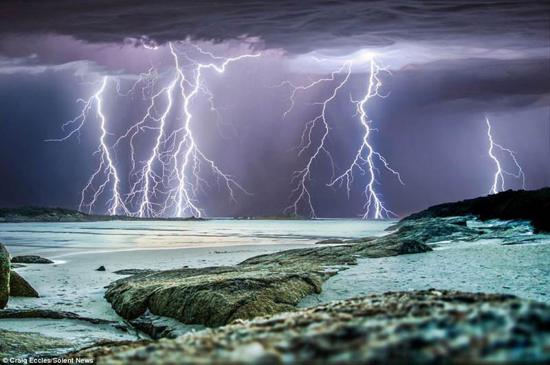 (FOTO) fotografer pencari gledek,keren gan 