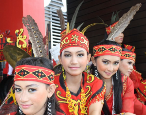 Kumpulan Foto Perempuan Indonesia Tempo Dulu dari berbagai 