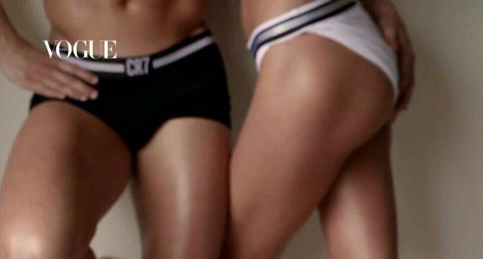 Woow!! Wow, Ronaldo dan Irina Shayk Tampil Polos di Depan Kamera 