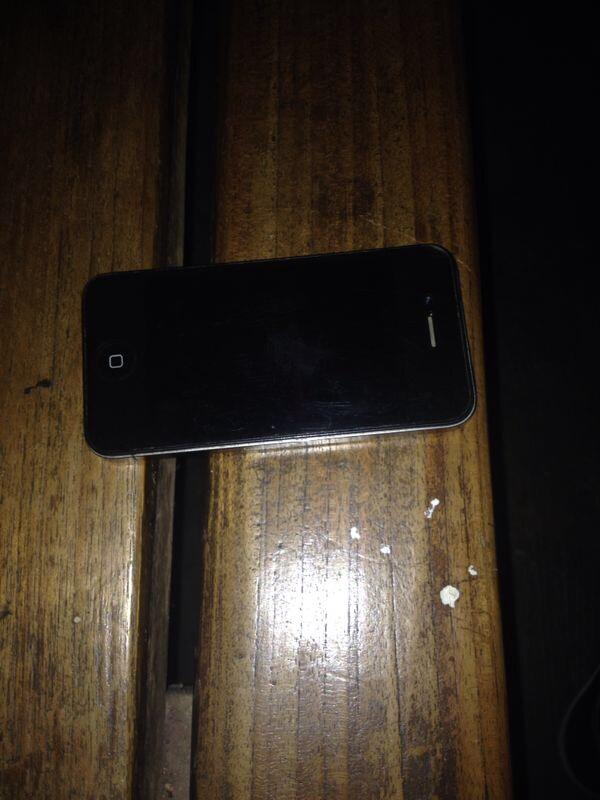 ==---2nd IPHONE 4G 16GB WARNA HITAM(cod bekasi-senayan)---==