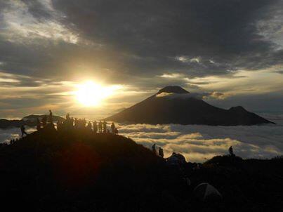 Tempat-Tempat di INDONESIA yang layak kamu Daki/Kunjungi