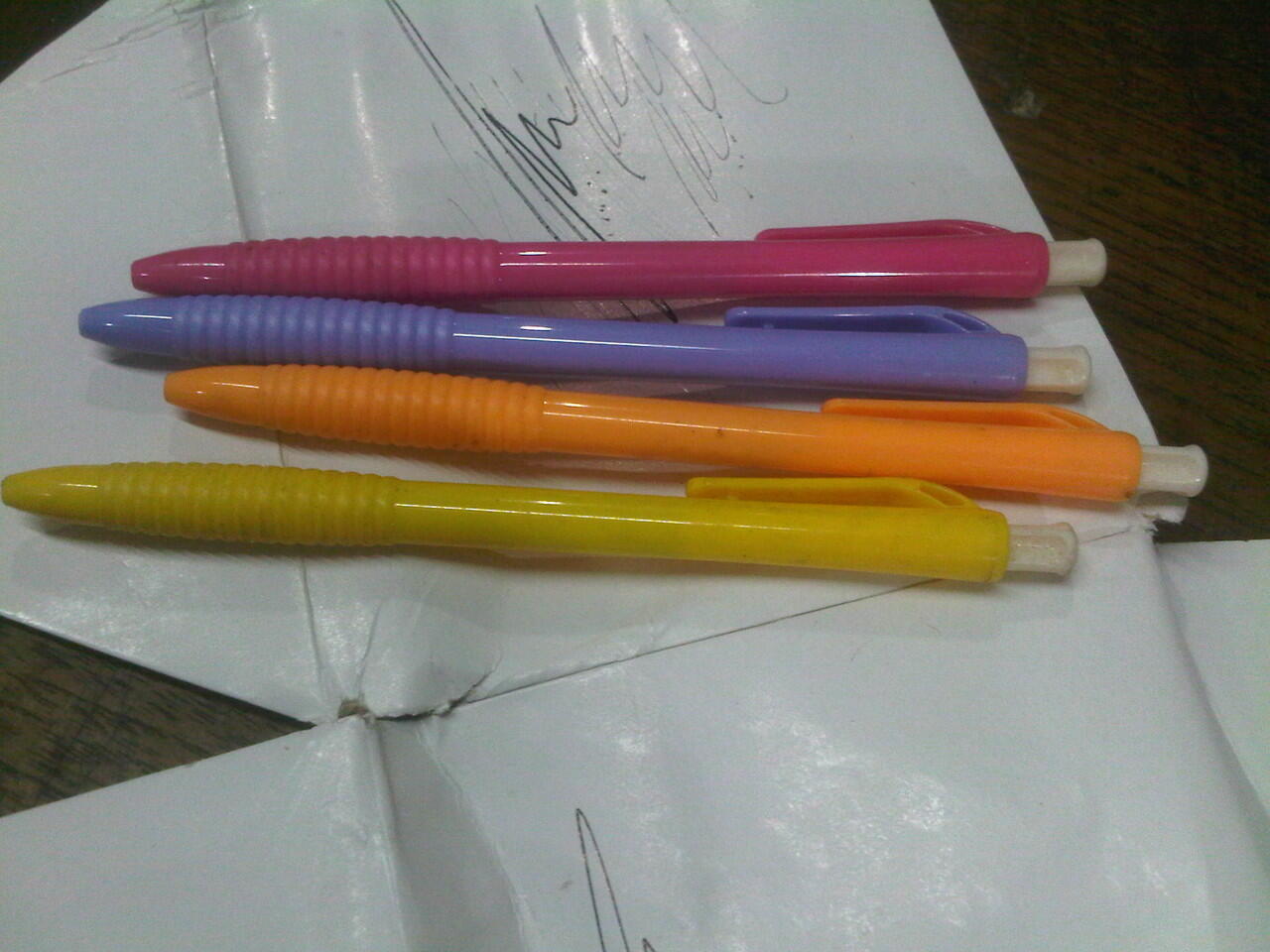 PULPEN WARNA WARNI