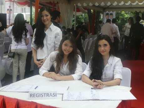 Parade SPG Cantik dan Artis di Rumah Polonia 'Prabowo-Hatta'