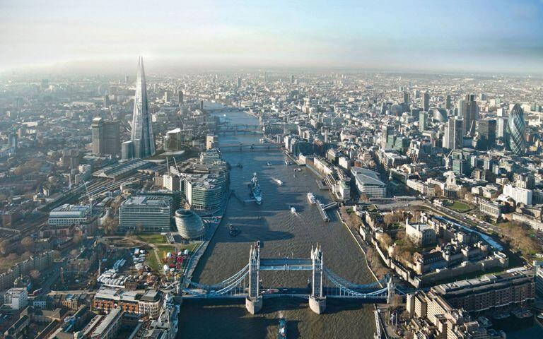 Melihat Sistem Penghalang Banjir Sungai Thames London