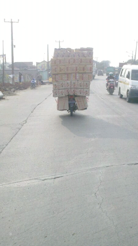 Berani Naik Motor Ngebut Saat Begini?