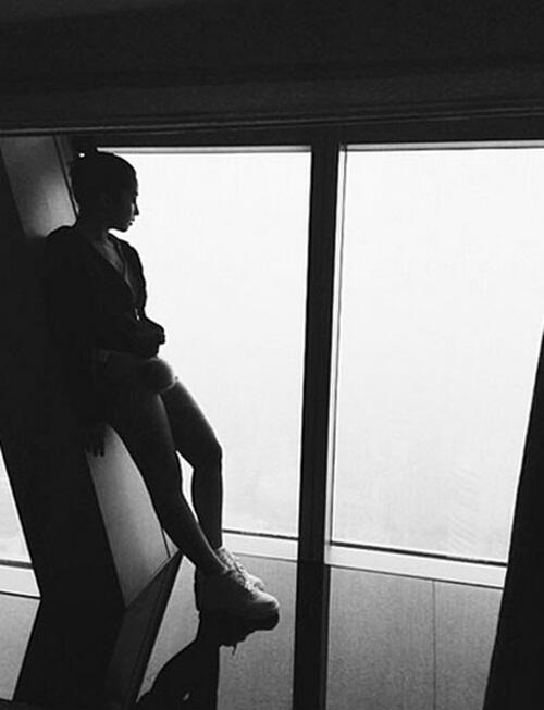 Nikita Willy Tak Bercelana Di Foto Ini?