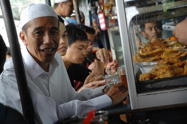 Membandingkan Jualan Pencitraan Dua Kandidat Capres