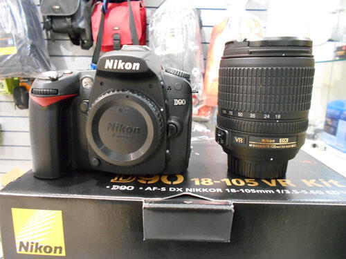 Kamera Nikon D90 Kit 18-105 Vr