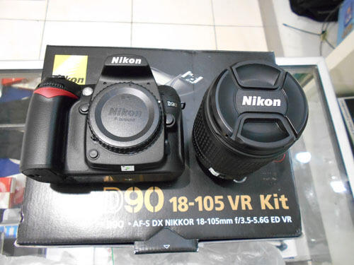 Kamera Nikon D90 Kit 18-105 Vr