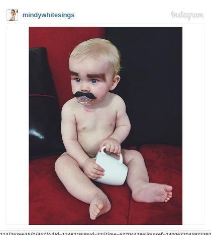 Bayi-bayi Ini Wajahnya Dihias dengan Gambar Alis
