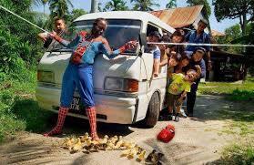 Gini nih gan akibatnya Spiderman kalo dikampung gara2 ga ada Gedung buat Manjat.. :D