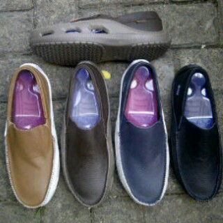 CROCS ORIGINAL FOR MEN, LENGKAP,BERKWALITAS.DIJAMIN 100%