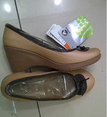 CROCS ORIGINAL FOR MEN, LENGKAP,BERKWALITAS.DIJAMIN 100%
