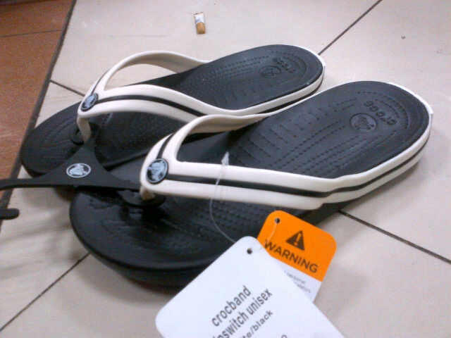 CROCS ORIGINAL FOR MEN, LENGKAP,BERKWALITAS.DIJAMIN 100%