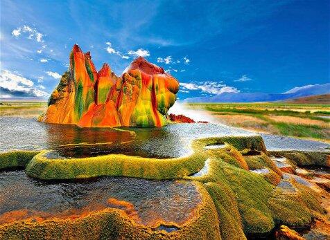 Fly Geyser, pancuran air panas unik berwarna pelangi