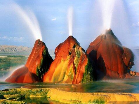 Fly Geyser, pancuran air panas unik berwarna pelangi