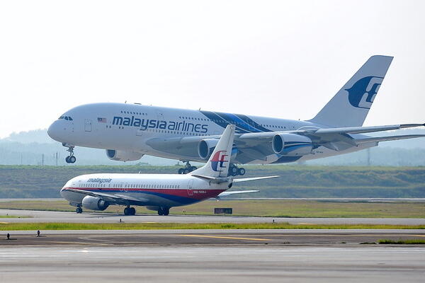 PESAWAT PENUMPANG TERBESAR YANG PERNAH DIBUAT (AIRBUS A380)