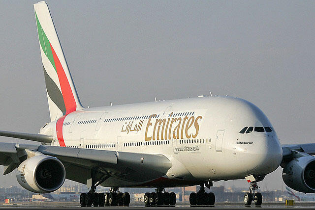 PESAWAT PENUMPANG TERBESAR YANG PERNAH DIBUAT (AIRBUS A380)