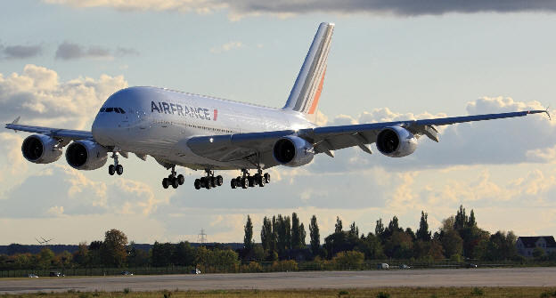 PESAWAT PENUMPANG TERBESAR YANG PERNAH DIBUAT (AIRBUS A380)