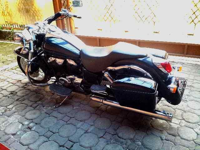 honda shadow ace 400 cc bagger style.