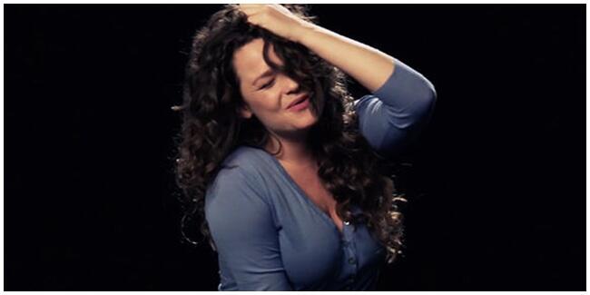 Waduh, Para Wanita Ini Ditantang Menyanyi Sambil Merasakan Orgasme Gan! Duh!