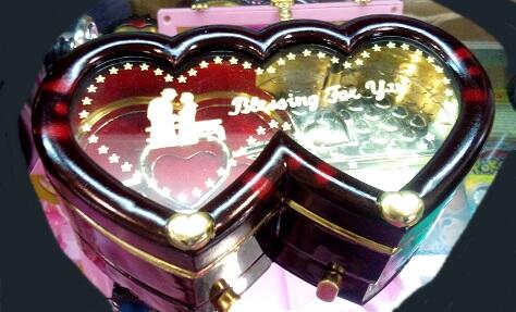 lOVE Music Box, Kotak musik