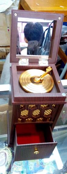 lOVE Music Box, Kotak musik